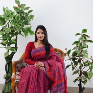 গর্জিয়াস হাফ সিল্ক শাড়ি